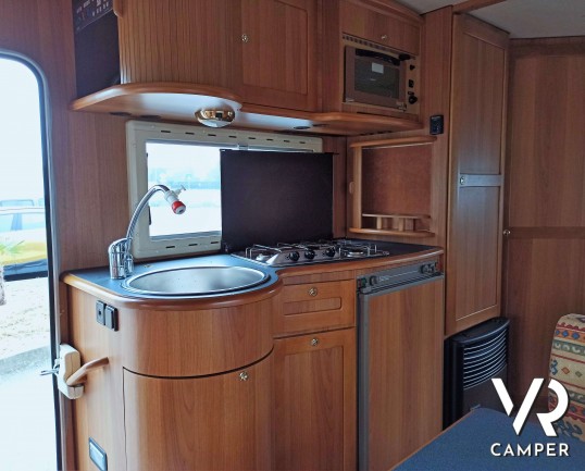 Arca Arcadia 4.3: camper semintegrale usato di lunghezza inferiore ai 7 metri. Su Fiat Ducato 2,8 JTD. In vendita da VR Camper a Torino - Druento.