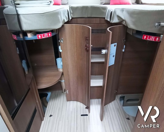 Carthago C-Tourer I 141 - Carthago C-Tourer I 141: camper motorhome compatto, ex noleggio, con letti gemelli in coda e garage. In vendita da VR Camper a Torino