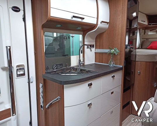 Carthago C-Tourer I 141 - Carthago C-Tourer I 141: camper motorhome compatto, ex noleggio, con letti gemelli in coda e garage. In vendita da VR Camper a Torino