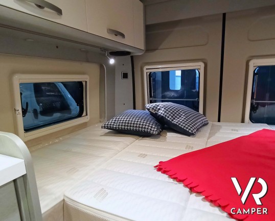Hymer Van FREE 540 "Blue Evolution" - Furgonato con tetto sollevabile e 4 posti letto, su Fiat Ducato 140 CV. In vendita da VR Camper a Torino - Druento.