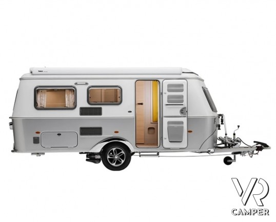 Eriba Touring: la caravan dal design inconfondibile, chic e aerodinamico allo stesso tempo. Interni spaziosi, con letto matrimoniale e tetto sollevabile.