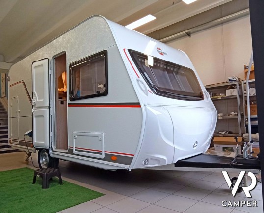 Burstner Premio Life 415 TK è la caravan a misura di vacanza di serie tutto l'equipaggiamento necessario per rilassarsi e godersi il viaggio. Da VR Camper a Torino
