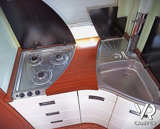 Hymer S 830: camper motorhome 4 posti letto, con veranda elettrica. Per patente C. Su Mercedes-Benz 184 CV. In vendita da VR Camper a Druento - Torino.