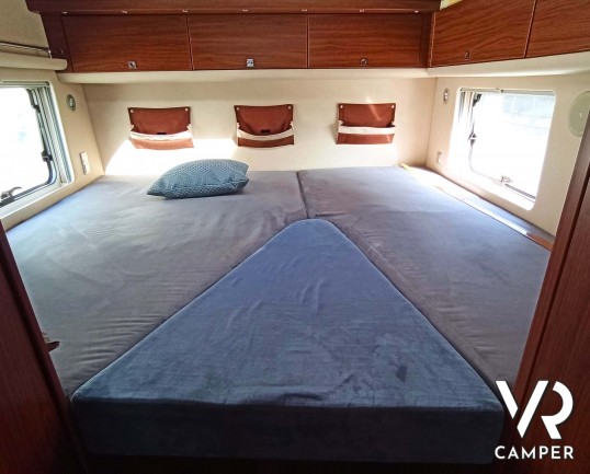 Hymer S 830: camper motorhome 4 posti letto, con veranda elettrica. Per patente C. Su Mercedes-Benz 184 CV. In vendita da VR Camper a Druento - Torino.