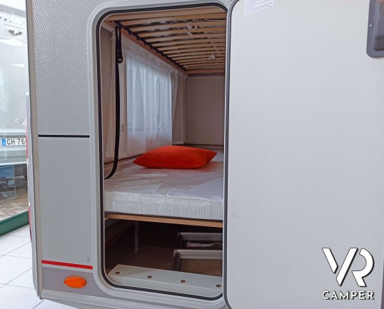 Burstner Premio 495 TK. Tutti i vantaggi della caravan in un interessante rapporto prezzo-dotazioni. Con letto matrimoniale e letti a castello. Da VR Camper a Torino