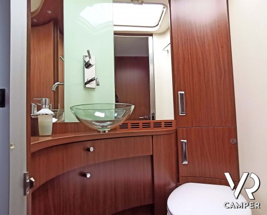 Hymer S 830: camper motorhome 4 posti letto, con veranda elettrica. Per patente C. Su Mercedes-Benz 184 CV. In vendita da VR Camper a Druento - Torino.