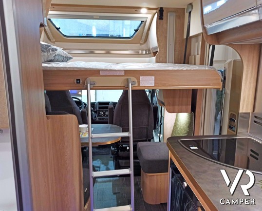 Laika Ecovip L 2009 - Camper semintegrale con letti gemelli trasformabili e basculante elettrico. In Vendita da VR Camper a Torino.