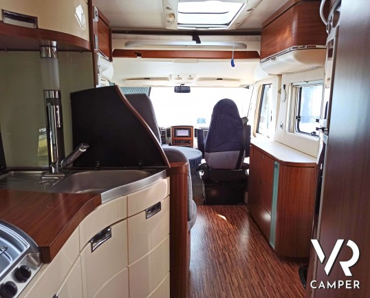 Hymer S 830: camper motorhome 4 posti letto, con veranda elettrica. Per patente C. Su Mercedes-Benz 184 CV. In vendita da VR Camper a Druento - Torino.