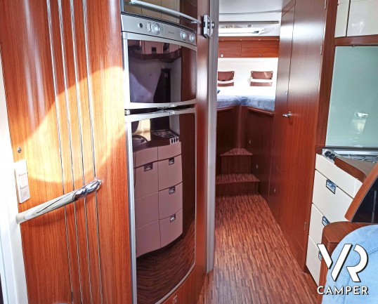 Hymer S 830: camper motorhome 4 posti letto, con veranda elettrica. Per patente C. Su Mercedes-Benz 184 CV. In vendita da VR Camper a Druento - Torino.
