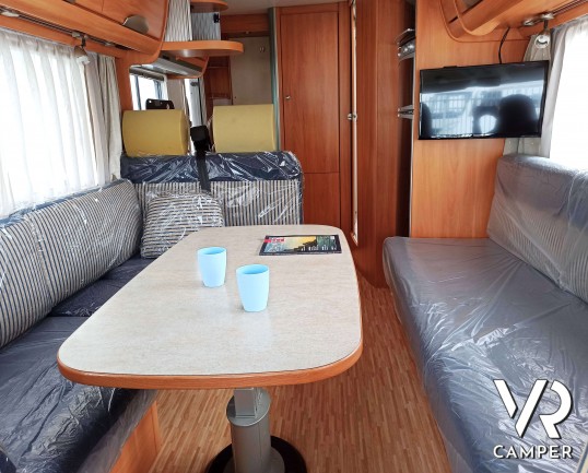 Hymer B 544 SL, camper motorhome 4 posti letto, su Ducato 3.000. Dotato di Veranda, portabici, porta moto, portapacchi, antenna satellitare. Da VR Camper a Torino