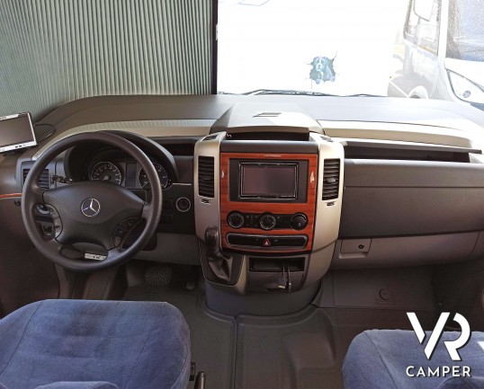 Hymer S 830: camper motorhome 4 posti letto, con veranda elettrica. Per patente C. Su Mercedes-Benz 184 CV. In vendita da VR Camper a Druento - Torino.