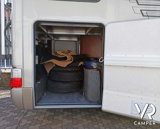 Hymer S 830: camper motorhome 4 posti letto, con veranda elettrica. Per patente C. Su Mercedes-Benz 184 CV. In vendita da VR Camper a Druento - Torino.
