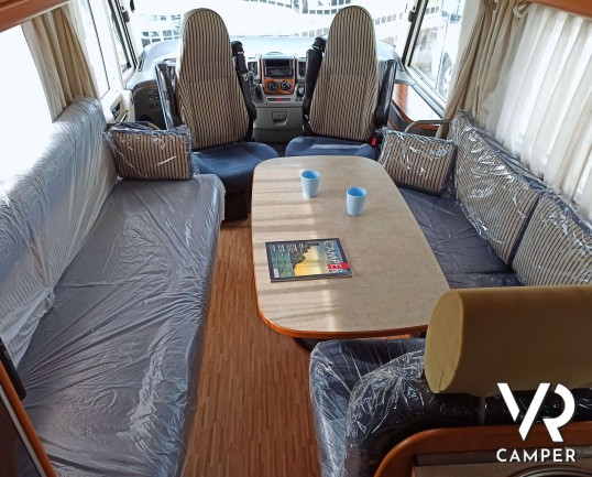 Hymer B 544 SL, camper motorhome 4 posti letto, su Ducato 3.000. Dotato di Veranda, portabici, porta moto, portapacchi, antenna satellitare. Da VR Camper a Torino