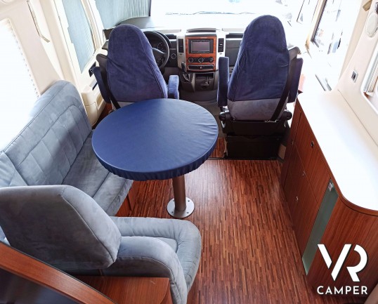 Hymer S 830: camper motorhome 4 posti letto, con veranda elettrica. Per patente C. Su Mercedes-Benz 184 CV. In vendita da VR Camper a Druento - Torino.