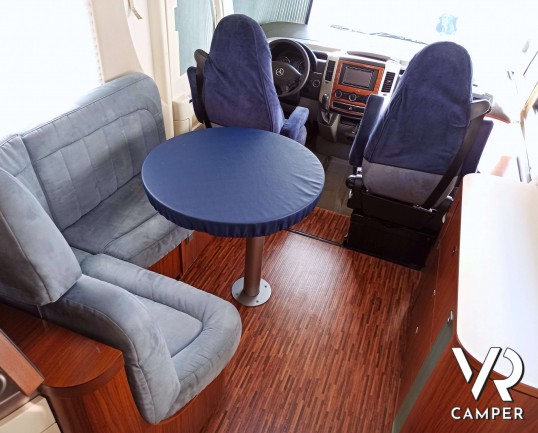 Hymer S 830: camper motorhome 4 posti letto, con veranda elettrica. Per patente C. Su Mercedes-Benz 184 CV. In vendita da VR Camper a Druento - Torino.