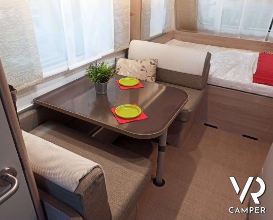 Burstner Premio 495 TK. Tutti i vantaggi della caravan in un interessante rapporto prezzo-dotazioni. Con letto matrimoniale e letti a castello. Da VR Camper a Torino