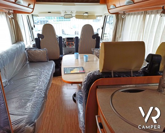 Hymer B 544 SL, camper motorhome 4 posti letto, su Ducato 3.000. Dotato di Veranda, portabici, porta moto, portapacchi, antenna satellitare. Da VR Camper a Torino
