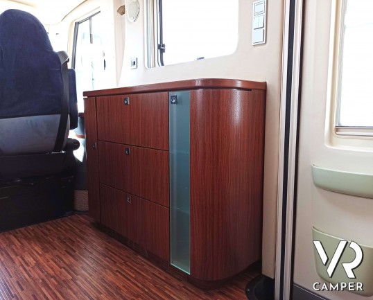 Hymer S 830: camper motorhome 4 posti letto, con veranda elettrica. Per patente C. Su Mercedes-Benz 184 CV. In vendita da VR Camper a Druento - Torino.