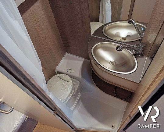 Burstner Premio Life 415 TK è la caravan a misura di vacanza di serie tutto l'equipaggiamento necessario per rilassarsi e godersi il viaggio. Da VR Camper a Torino