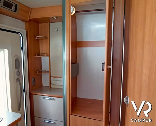 Hymer B 544 SL, camper motorhome 4 posti letto, su Ducato 3.000. Dotato di Veranda, portabici, porta moto, portapacchi, antenna satellitare. Da VR Camper a Torino