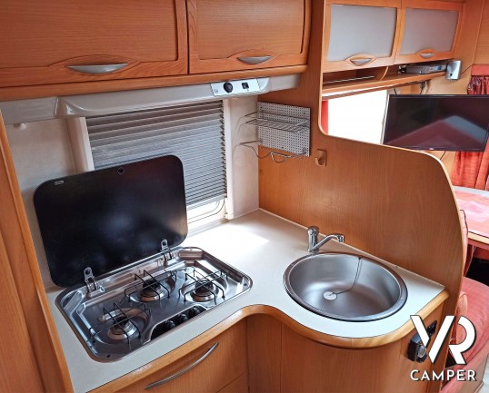 Rimor X-Go 202, Camper semintegrale usato 4 posti, dotato di veranda. Su motore Renault Master 136 CV. In vendita da VR Camper a Torino - Druento