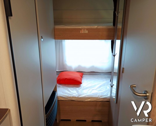 Burstner Premio 495 TK. Tutti i vantaggi della caravan in un interessante rapporto prezzo-dotazioni. Con letto matrimoniale e letti a castello. Da VR Camper a Torino