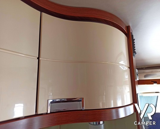 Hymer S 830: camper motorhome 4 posti letto, con veranda elettrica. Per patente C. Su Mercedes-Benz 184 CV. In vendita da VR Camper a Druento - Torino.