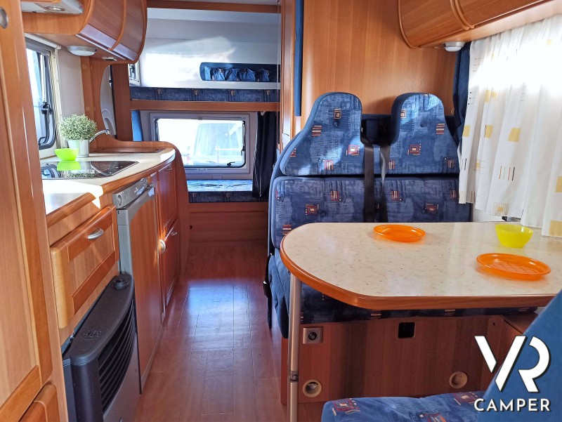 Roller Team Granduca 64, camper mansardato usato - vista interna
