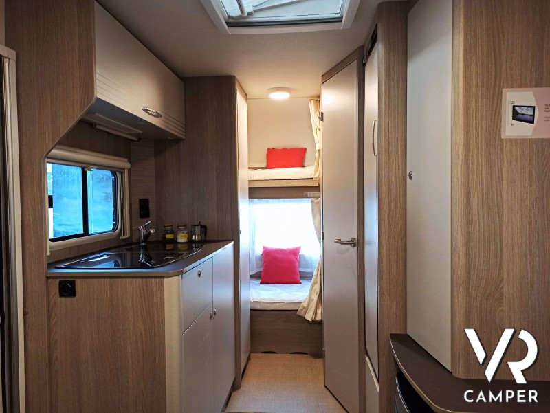 Burstner Premio Life 415 TK, interno con cucina e letti a castello