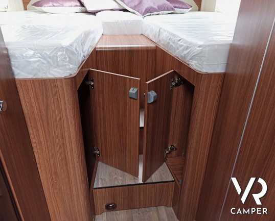 Armadi sotto i letti gemelli