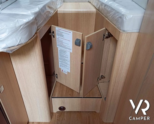 Hymer BMC-T 580, armadi sotto i letti