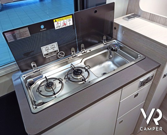 Piano cottura con fornello e lavandino