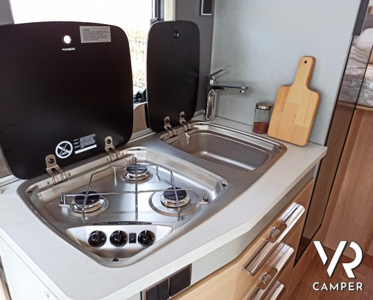 Hymer BMC-T 580, piano cottura con fornello e lavandino