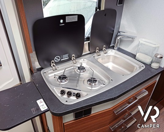 Piano cottura con fornello e lavandino