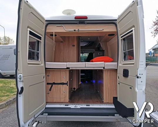 Hymercar Grand Canyon - Portellone posteriore aperto con letto abbassato