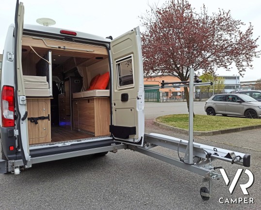 Hymercar Grand Canyon - Portellone posteriore aperto con porta moto aperto