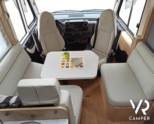 Hymer BMC-I 550 Whiteline - Dinette con tavolo centrale