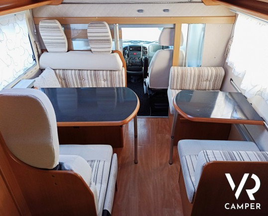 Dinette con secondo tavolino