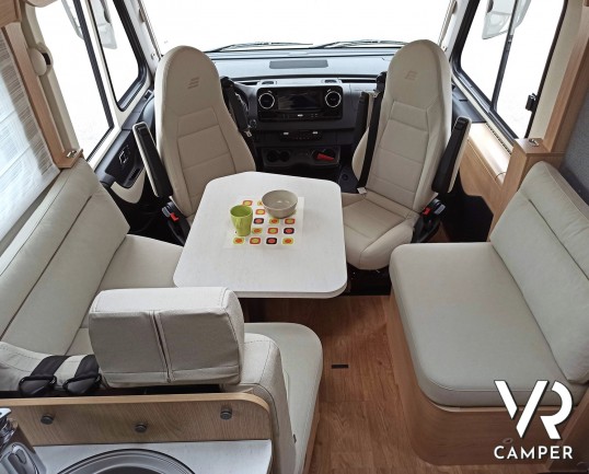 Hymer BMC-I 550 Whiteline - Dinette con tavolo ruotato
