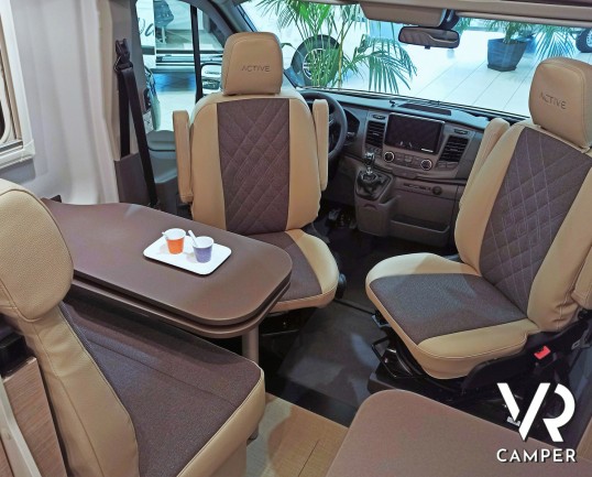 Dinette con tavolino chiuso