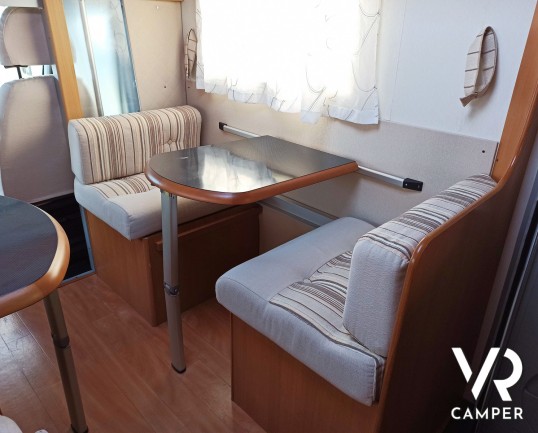 Tavolo piccolo dinette