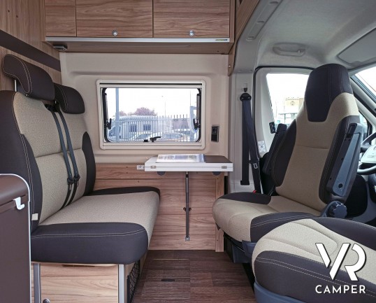 Hymercar Grand Canyon - Dinette