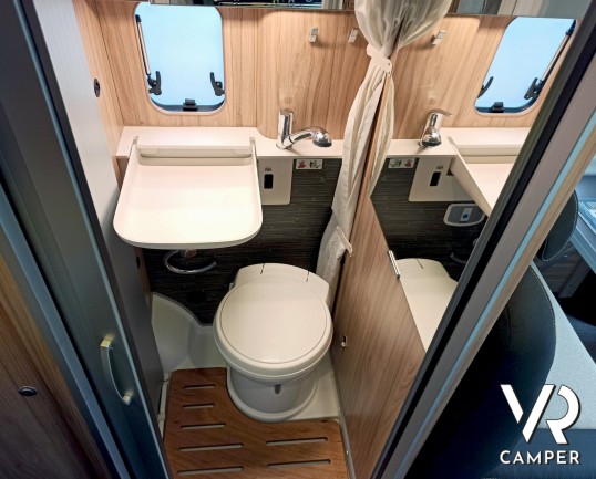 Hymercar Grand Canyon - Bagno con lavandino aperto