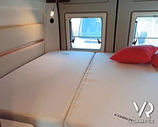 Laika Ecovip 600 - Furgonato con tetto sollevabile