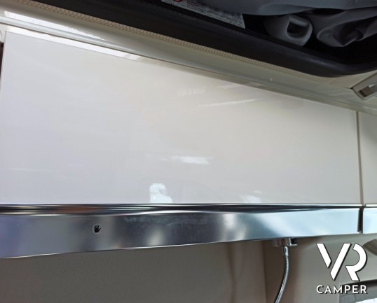 Laika Ecovip 600 - Furgonato con tetto sollevabile