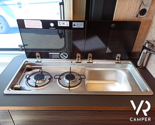 Laika Ecovip 600 - Furgonato con tetto sollevabile