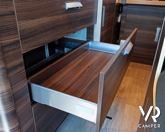 Laika Ecovip 600 - Furgonato con tetto sollevabile