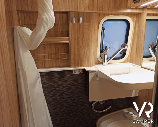 Hymer Grand Canyon S Crossover - Furgonato su Mercedes