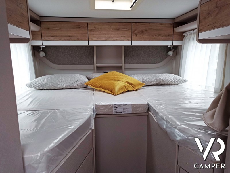 Hymer Exsis-I 474, zona notte - Motorhome con letti gemelli a noleggio da VR Camper