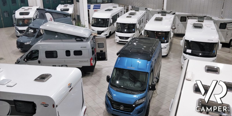 Esposizione interna dello showroom di VR Camper a Torino - Druento.